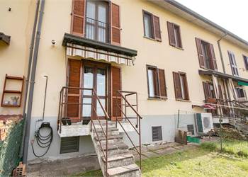 Villetta a schiera con box e giardino
