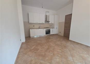 4  locali in Affitto