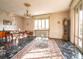 Villa for Sale in Binasco