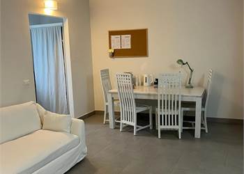 2 locali in centro paese