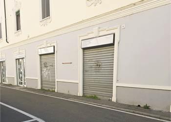 Negozio in centro paese