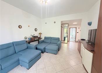 3 locali con box e cantina